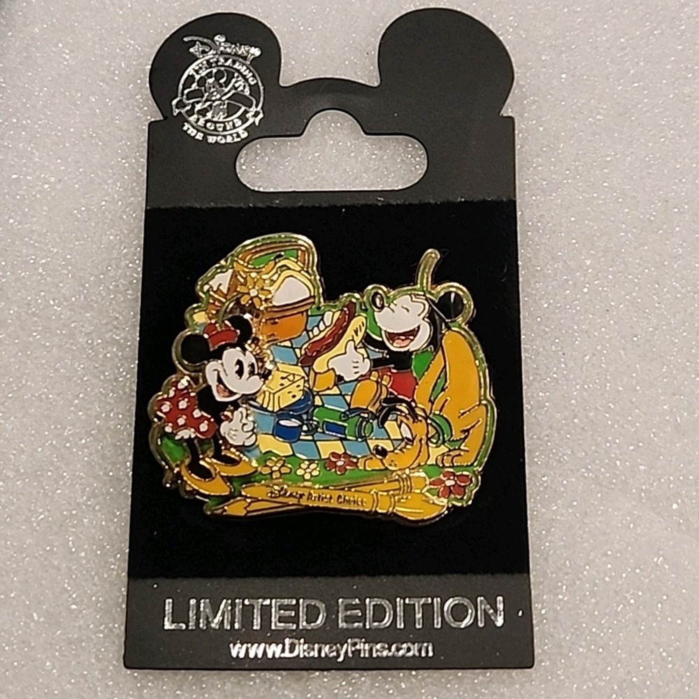 Vintage Disney Pin Mickey Minnie Picnic Family Gathering Artist Choice LE 32589 - Picture 2 of 3